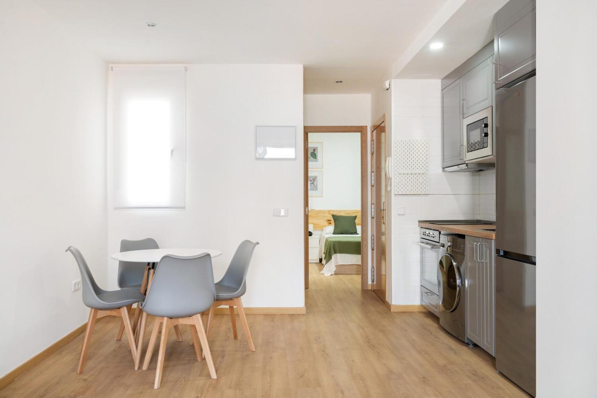 Apartamento En La Avenida De La Albufera Alquiler Temporal Madrid Luaran gambar